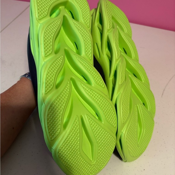 Men's Athletic Shoes - Black and Neon Green - Picture 5 of 9
